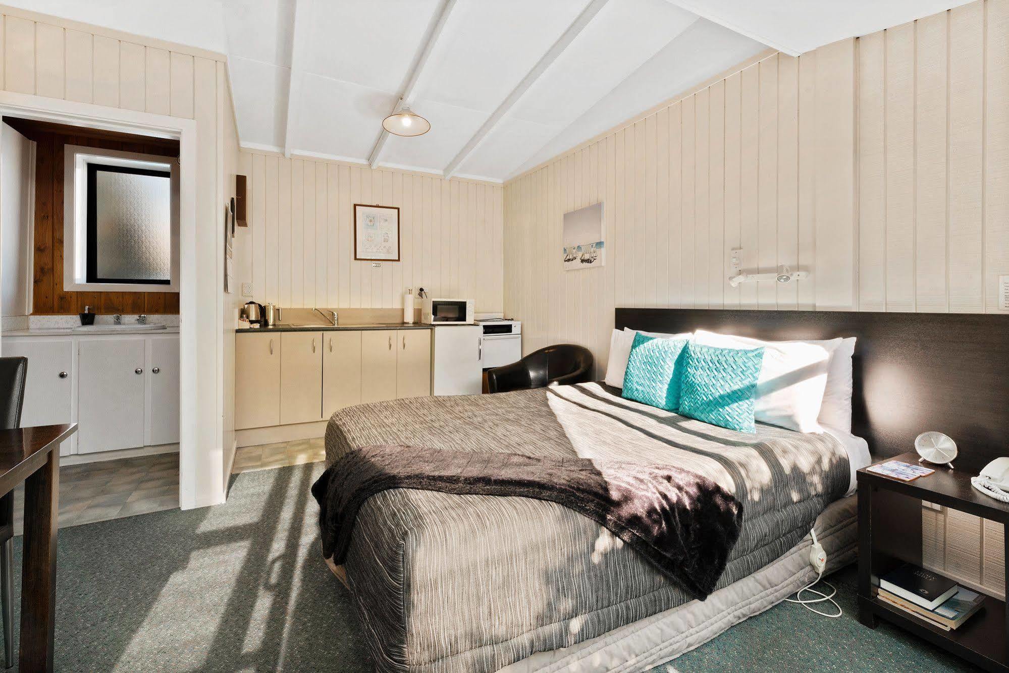 Central Gateway Motel Cromwell Bagian luar foto