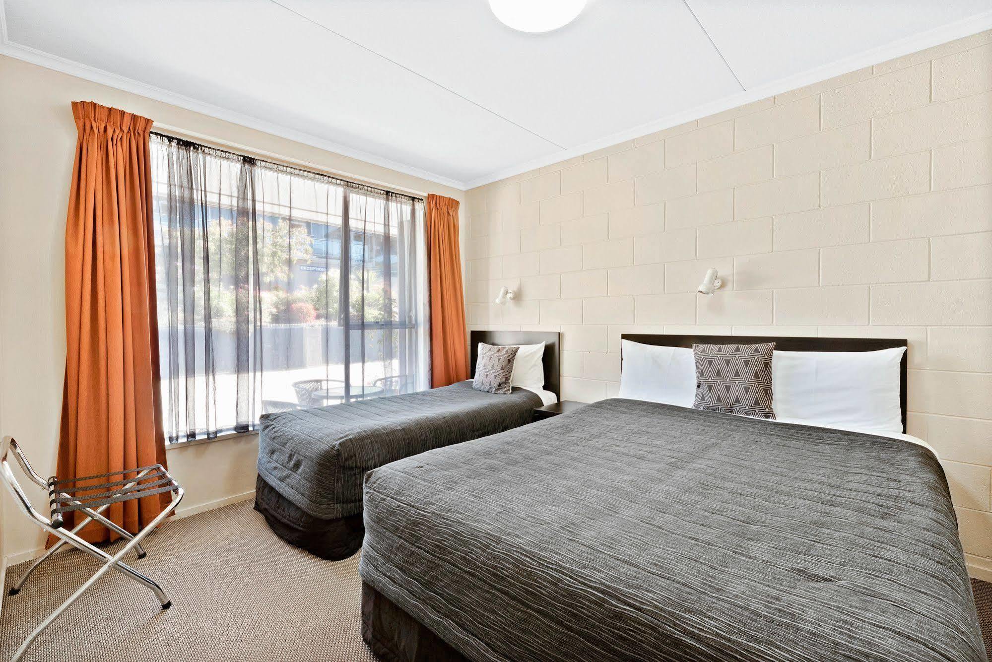 Central Gateway Motel Cromwell Bagian luar foto